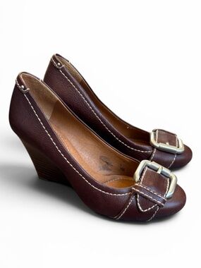 Fossil Leather Wedge Pumps Women’s 7 Brown with Silver Buckle